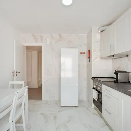 Bright & Family Flat In Paco De Arcos By Hostwise شقة *