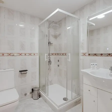 Hostwise - Bright & Family Flat In Paco De Arcos Lisbon