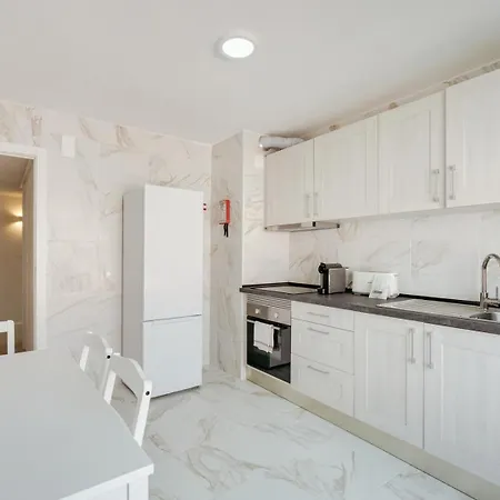 Hostwise - Bright & Family Flat In Paco De Arcos Lisbon