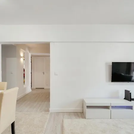 Hostwise - Bright & Family Flat In Paco De Arcos * Lisbon
