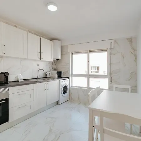 Hostwise - Bright & Family Flat In Paco De Arcos * Lisbon
