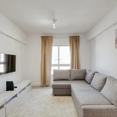 Hostwise - Bright & Family Flat In Paco De Arcos Apartment