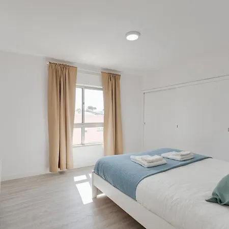 Hostwise - Bright & Family Flat In Paco De Arcos * Lisbon