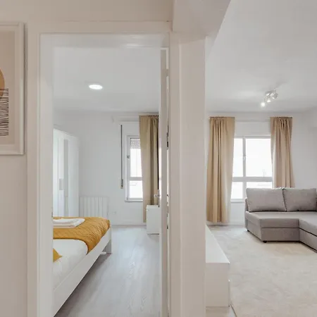 Hostwise - Bright & Family Flat In Paco De Arcos Apartment