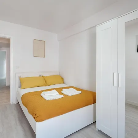 Hostwise - Bright & Family Flat In Paco De Arcos Apartment *