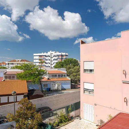 Apartment Bright & Family Flat In Paco De Arcos By Hostwise