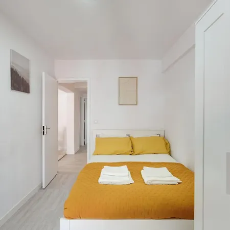 Bright & Family Flat In Paco De Arcos By Hostwise