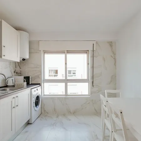 Apartment Bright & Family Flat In Paco De Arcos By Hostwise