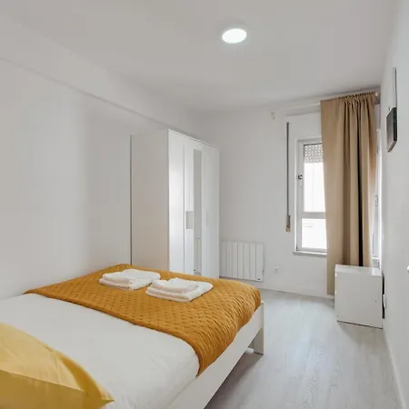 Apartment Bright & Family Flat In Paco De Arcos By Hostwise